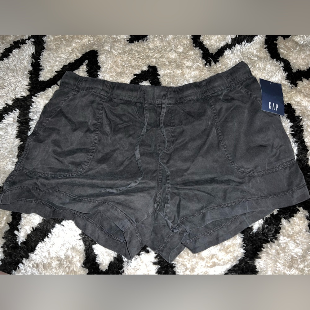 NWT Gap cargo shorts size L